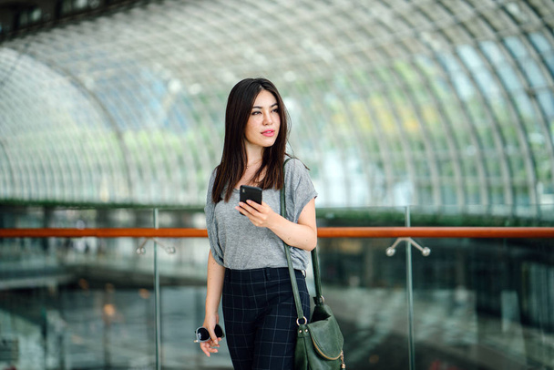 attractive young asian woman using smartphone  - Foto, immagini