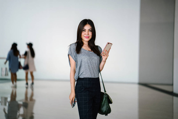 attractive young asian woman using smartphone  - Zdjęcie, obraz