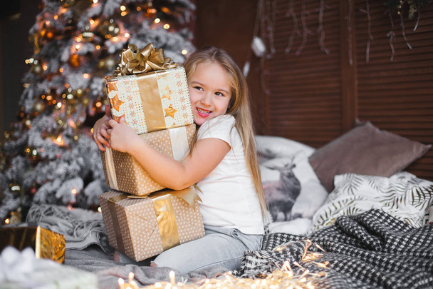Cute little child holding christmas presents - Foto, imagen