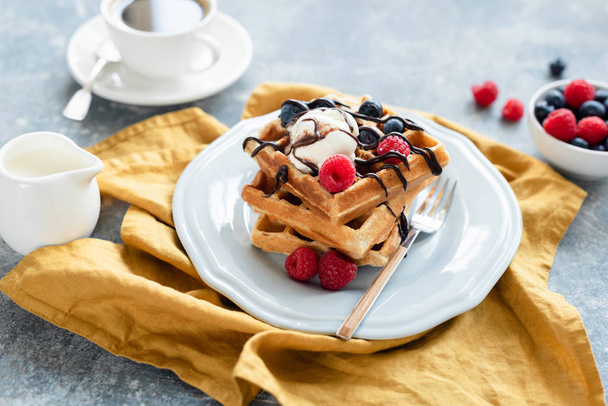 Belgian waffles with vanilla ice cream and berries - Φωτογραφία, εικόνα
