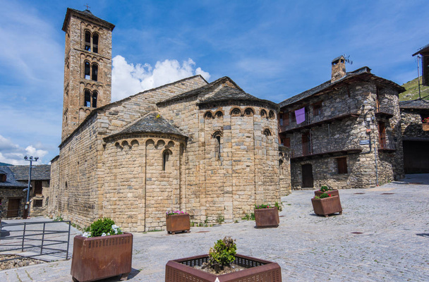 Zvonice a kostel Santa Maria de Taull, Katalánsko, Španělsko. Katalánština románské kostely v Vall de Boi jsou deklarovány Unesco světového dědictví webu Ref 988 - Fotografie, Obrázek