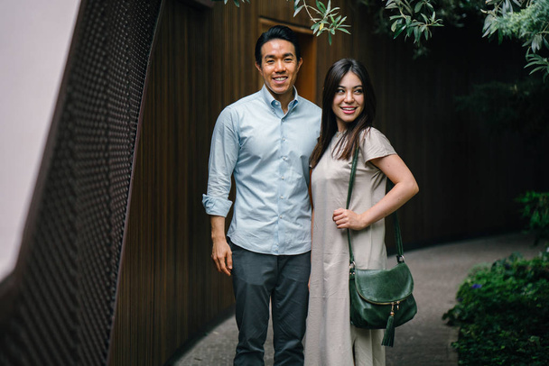 Portrait of young happy asian couple posing  - Foto, immagini
