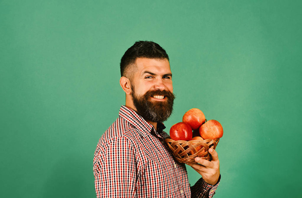 Guy presents homegrown harvest. Farmer with smiling face - Foto, Imagem
