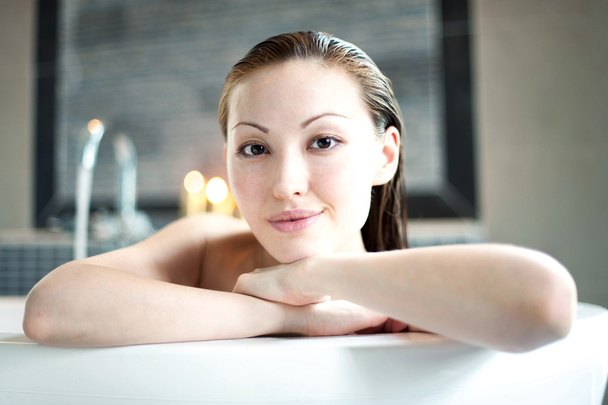Attractive Mixed Asian Female relaxing in the bath - Foto, afbeelding