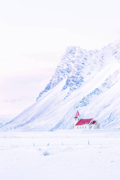 Снежный пейзаж полуострова Снайфельснес, Исландия
 - Фото, изображение