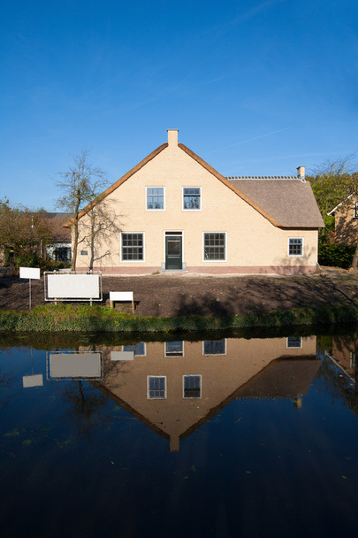 Alankomaiden Alblasserwaardiin, Alankomaihin, rakennettiin perinteinen maatalo.
 - Valokuva, kuva