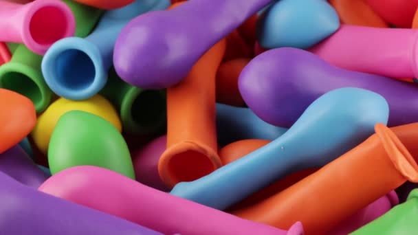 Τα χρωματιστά μπαλόνια για τα παιδιά - Πλάνα, βίντεο