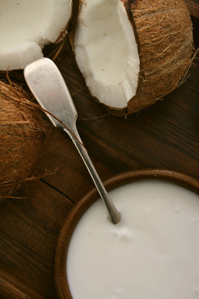 verse kokosnoot met melk - Foto, afbeelding
