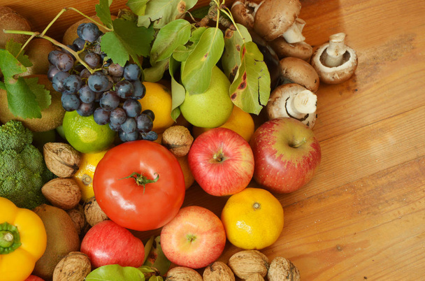 Many fruits and vegetables - Φωτογραφία, εικόνα