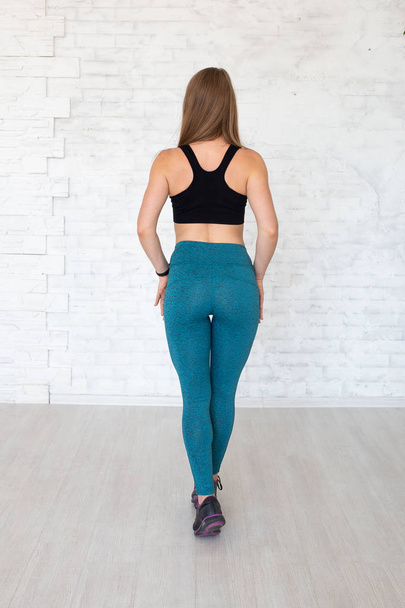 Back view of sport woman wearing leggings.  Rear view of sportive woman - Valokuva, kuva