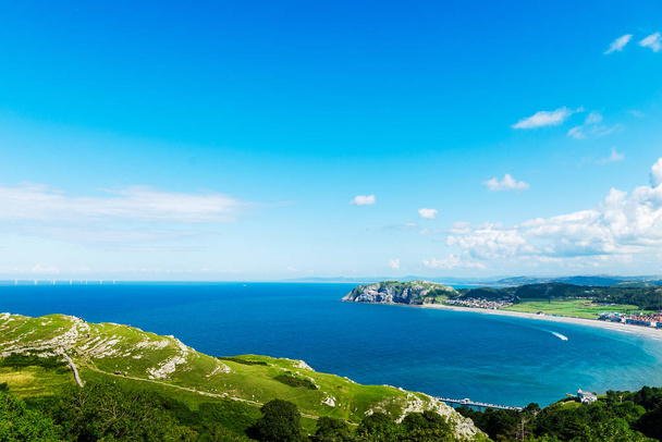 Kuzey Galler 'deki Llandudno Deniz Cephesi' nde Güzel Yaz Günü - Fotoğraf, Görsel