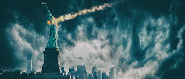 Άγαλμα της ελευθερίας που καταστρέφεται από έναν μετεωρίτη | Νέα Υόρκη Apocalyp - Φωτογραφία, εικόνα
