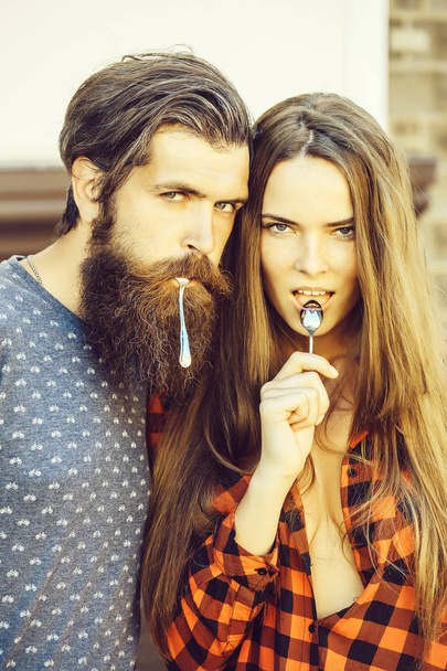 young couple with tea spoon - Zdjęcie, obraz