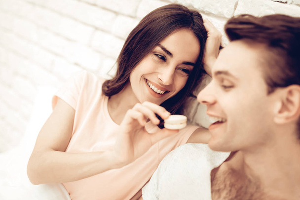 Guy Feeds Girlfriend With Sweet. Valentine's Day. Love Each Other. Sweetheart's Holiday Concept. Feelings Showing. Celebrating Date. Young And Handsome. Eyes Closed Couple. Happy Together. - Foto, afbeelding