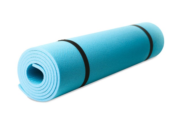 Una alfombra gimnástica azul aislada en blanco. Concepto deporte
. - Foto, Imagen