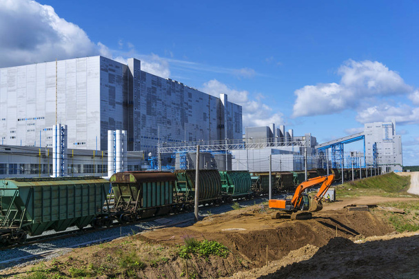 будівництво доріг желе перед комплексом шахтних будівель сучасного гірничодобувного підприємства
  - Фото, зображення