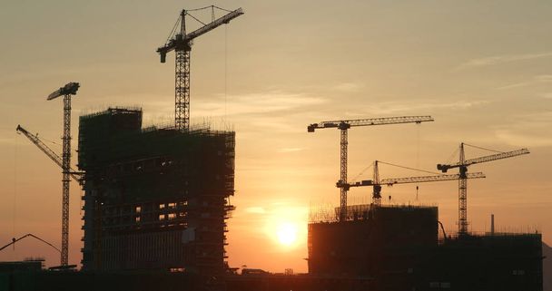 Local de construção ao pôr-do-sol
 - Foto, Imagem