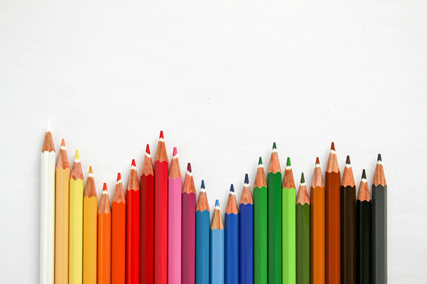 molte penne colorate in diverse modalità
 - Foto, immagini