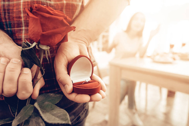 Guy Gives A Ring To Girlfriend On Valentine's Day. - Foto, Bild