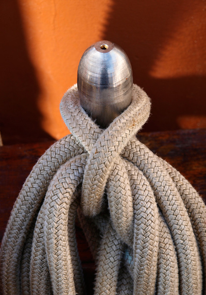 Ropes on belaying pin - Foto, imagen