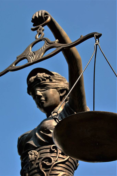 La justificación es la diosa de la justicia. La justificación es una personificación de la justicia
.  - Foto, imagen
