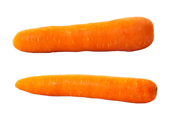 Морковь изолированы на белом фоне, обрезка пути включены
. - Фото, изображение
