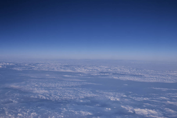 A légi felvétel a tájkép ellen, Blue Sky sík - Fotó, kép