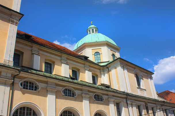 Slovenia, Ljubljana - 19. kesäkuuta 2018: Ljubljanan Nikolauksen kirkko
 - Valokuva, kuva
