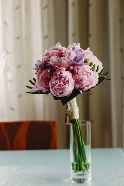 Mazzi di fiori da sposa colorati con fiori
 - Foto, immagini