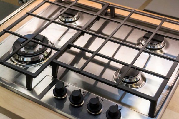 Chrome plate of gas cooker. Four control knobs. Kitchenware. - Foto, immagini