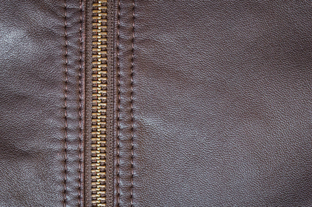 Une élégante veste en cuir bronzé avec un zip parfait pour les cavaliers
 - Photo, image