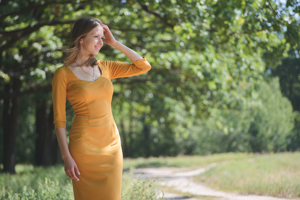Girl in yellow dress on natural background - Fotoğraf, Görsel