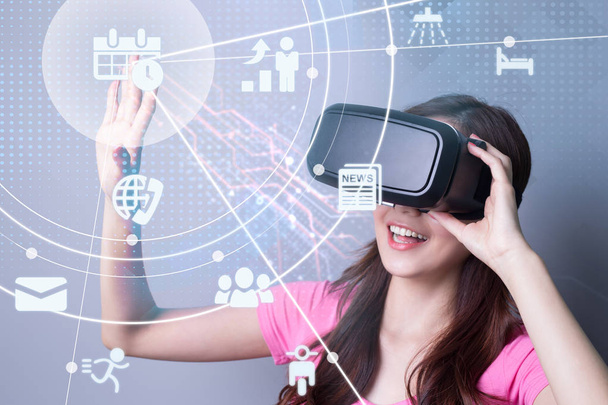 smile asian beauty girl arranging schedule using VR-headset glasses of virtual reality  - Foto, Imagem