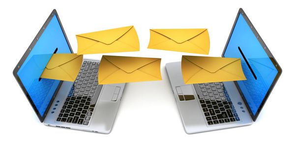 Dos portátiles y enviar carta de correo electrónico. ilustración 3d
 - Foto, Imagen