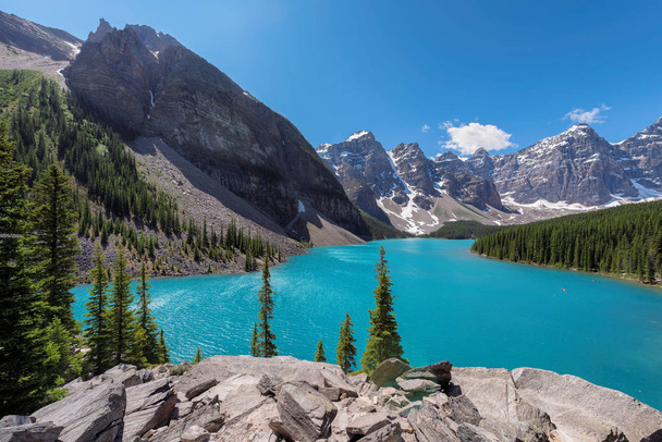 Красиві бірюзовими озеро Скелястих гір, морени, Banff Національний парк, Сполучені Штати Америки. - Фото, зображення