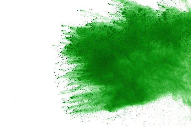 A zöld por fagyálló mozgása fehér háttéren felrobban. - Fotó, kép