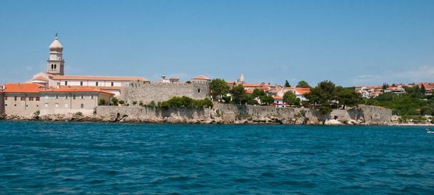 Vista panorámica del casco antiguo de Krk desde el mar - Croacia
 - Foto, Imagen