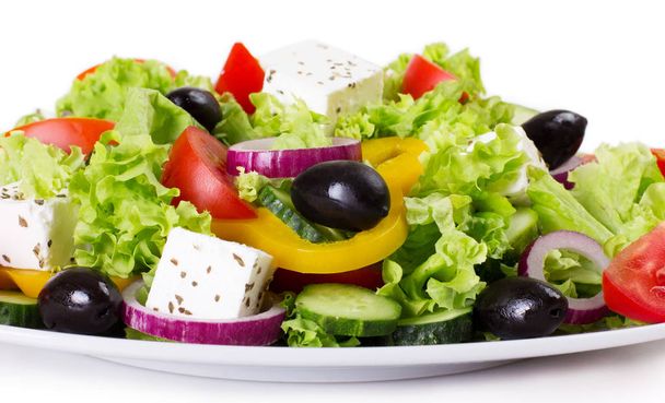 Salade de légumes frais isolée sur fond blanc - Photo, image