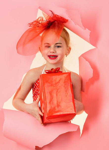 Childhood and happiness, gift box. Child girl with present pack, cyber monday. Boxing day, holiday celebration and party. Small girl with shopping package, black friday. Birthday and christmas. - Fotoğraf, Görsel