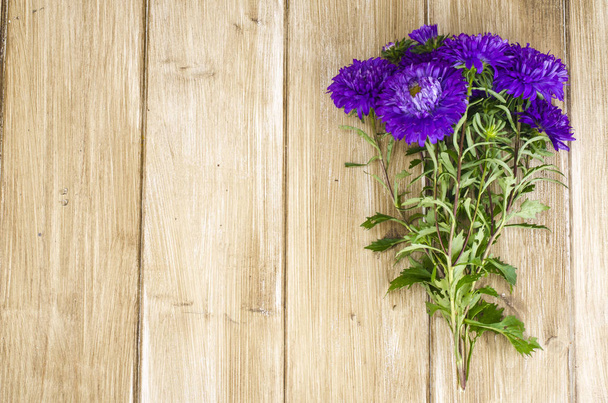 Букет осінніх фіолетових айстр
 - Фото, зображення