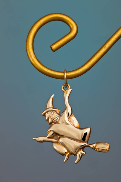 A Precious gold pendant, ideal like gift - Φωτογραφία, εικόνα