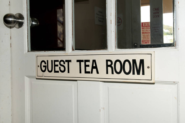 Την πόρτα του δωματίου τσάι πελατών - Φωτογραφία, εικόνα