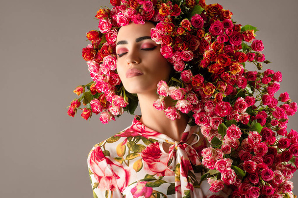 luxurious woman with red roses flower, fashionable hairstyle  - Φωτογραφία, εικόνα