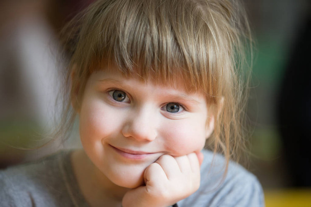 Детский сад центральный. День открытых дверей. Портрет шестилетней девочки
 - Фото, изображение