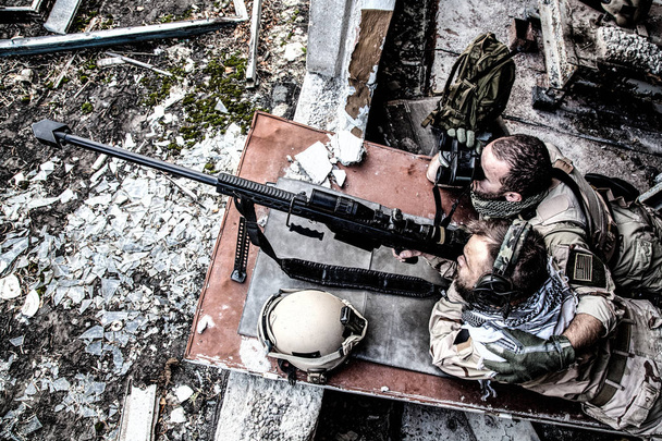 L'équipe de snipers du Commando en embuscade pendant le combat en ville
 - Photo, image