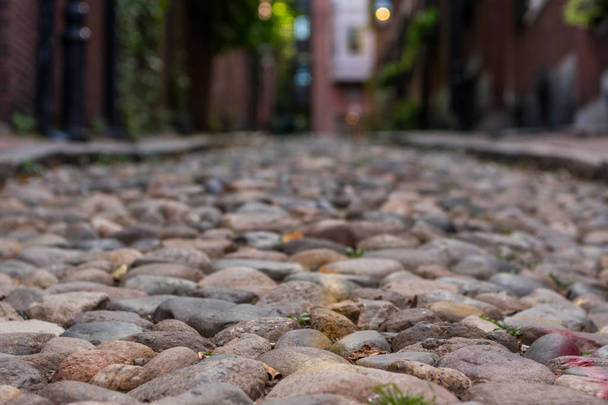 Узкая тропинка из булыжника через исторический район Бостона
 - Фото, изображение