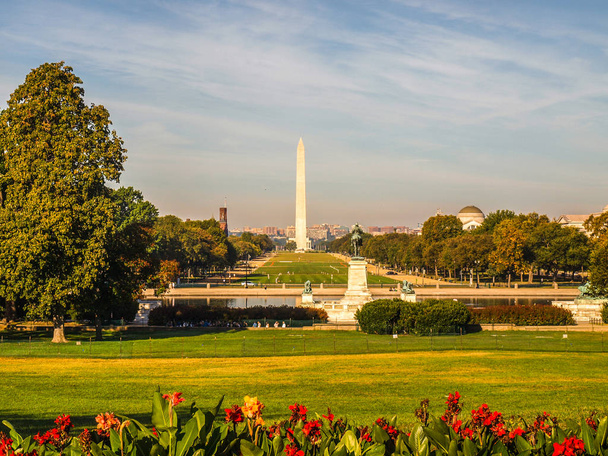 Ulysses S. Grant Memorial, National Mall oraz Pomnik Waszyngtona w Washington Dc, Stany Zjednoczone Ameryki - Zdjęcie, obraz
