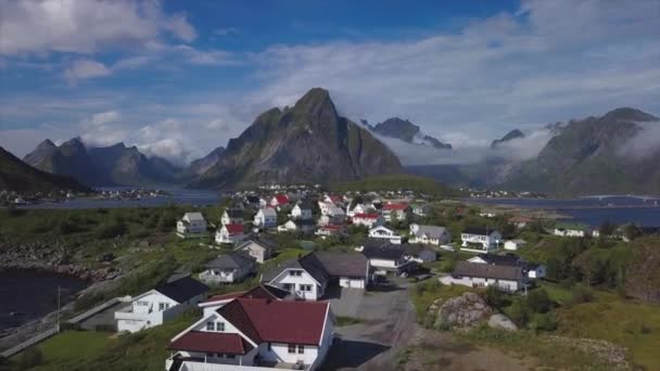 A légi felvétel a Hamnoy község Norvégiában - Felvétel, videó