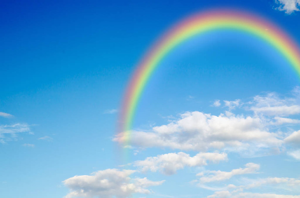 un fondo azul del arco iris del cielo (nubes
) . - Foto, imagen