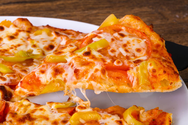 Pizza with yellow bell pepper - Foto, Imagem